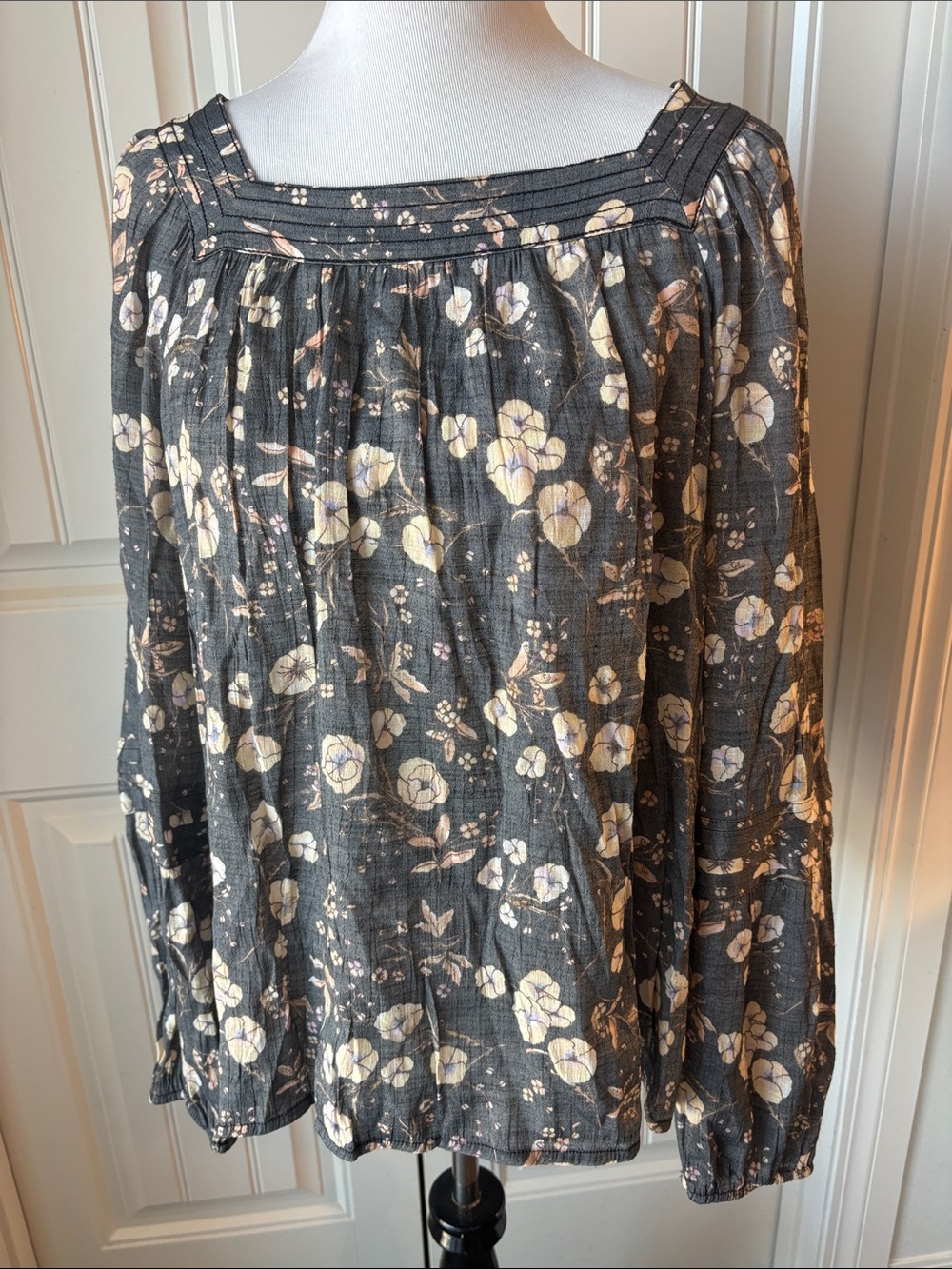 LC Lauren Conrad Floral Peasant Top- Dark Gray with Cream Flowers